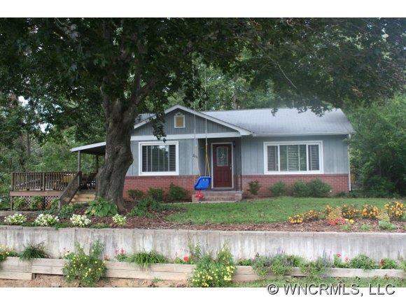 216 Edenburg Road, Hendersonville, NC 28791