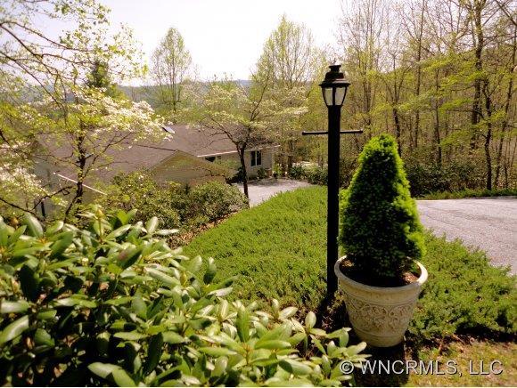 2471 W Cumming Woods Ln, Hendersonville, NC 28739
