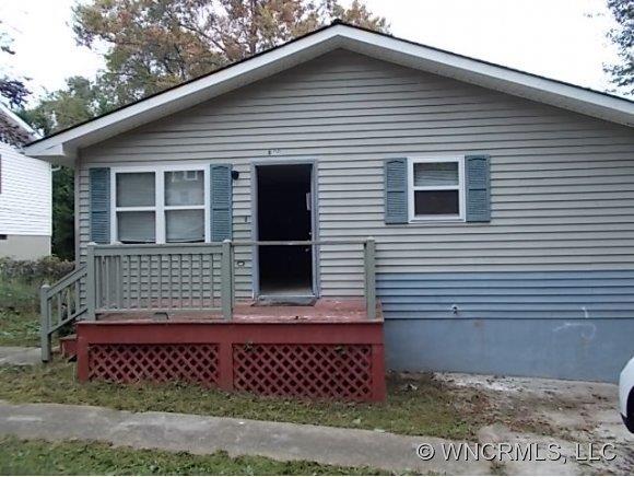 800 Sam Mills St., Hendersonville, NC 28791