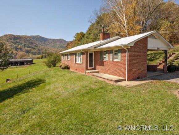 210 Hampshire Drive, Waynesville, NC 28786