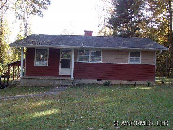 722 9th Avenue W, Hendersonville, NC 28791