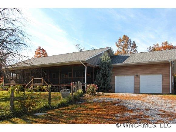 161 Hillgirt Rd., Hendersonville, NC 28792