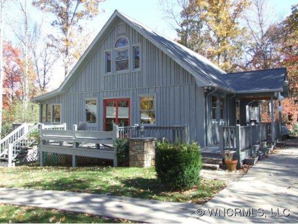 157 Rhododendron Park Road, Burnsville, NC 28714