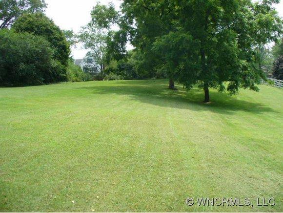 000 Hamburg Drive, Weaverville, NC 28787