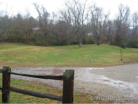 669-1 Sandhill Rd, Asheville, NC 28806