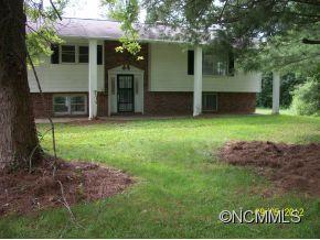 2 Bower Ln., Hendersonville, NC 28792