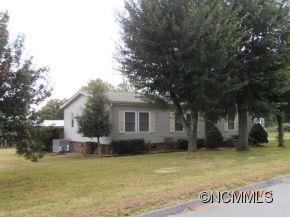5 Cannons Place Dr., Hendersonville, NC 28791