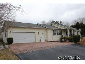 55 Cedar Creek Dr, Hendersonville, NC 28792