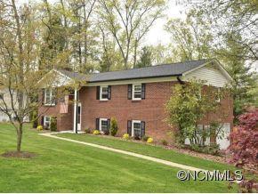 219 Castleton Lane, Hendersonville, NC 28791