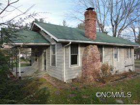 58 Cloverdale Dr, Hendersonville, NC 28791