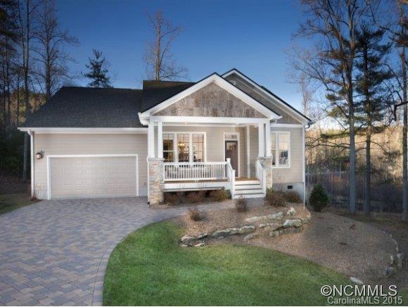68 Gossamer Ct., Hendersonville, NC 28739