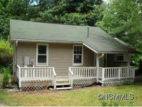 160 Cosmos Drive, Hendersonville, NC 28791