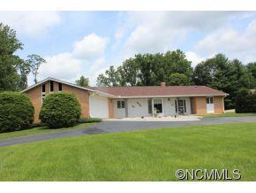 14 Highlander Lane, Hendersonville, NC 28792