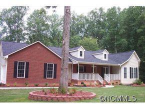 121 Arbor Lane, Hendersonville, NC 28791