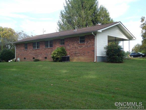 67 Deerlake Road, Brevard, NC 28712