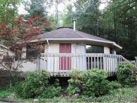 150 Freeman Knolls Dr, Bat Cave, NC 28710