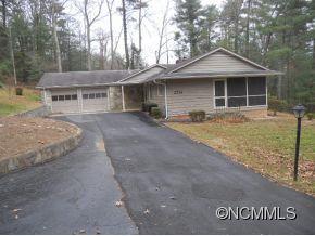 2714 Holly Hill Drive N, Hendersonville, NC 28791
