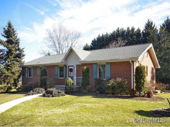 6 Ferenvilla Drive, Hendersonville, NC 28791