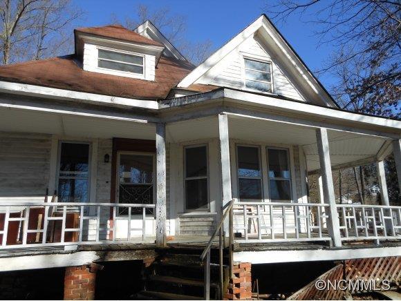 82 Hamer Avenue, Waynesville, NC 28786