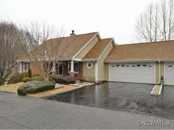 1038 Saddlebrook Drive, Hendersonville, NC 28739