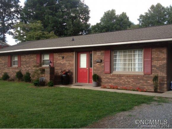 74 White Oak Ln., Brevard, NC 28712