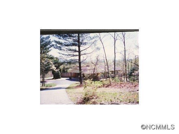 96 Dogwood Dr., Hendersonville, NC 28791