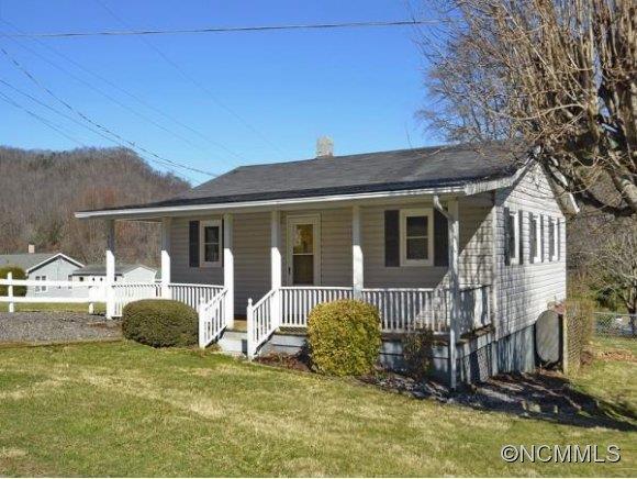 407 Valley View Circle, Waynesville, NC 28786