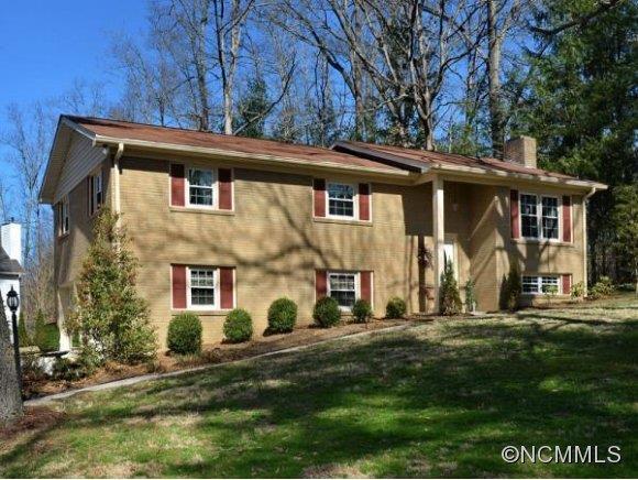211 Castleton Drive, Hendersonville, NC 28791
