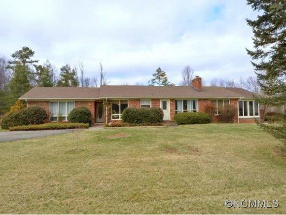 160 Dogwood Rd, Candler, NC 28715