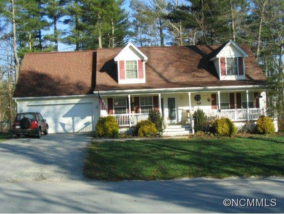 313 Hillandale Dr., East Flat Rock, NC 28726