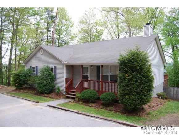 32 Dogwood Dr, Hendersonville, NC 28791