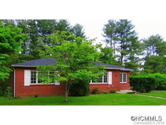 212 Ewbank Drive, Hendersonville, NC 28791