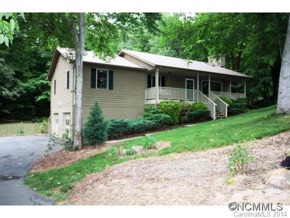28 Country Ln, Candler, NC 28715