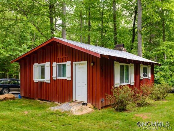 134 Chestnut Creek Rd., Candler, NC 28715