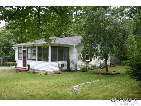 714 Oak Terrace Ln., Hendersonville, NC 28791