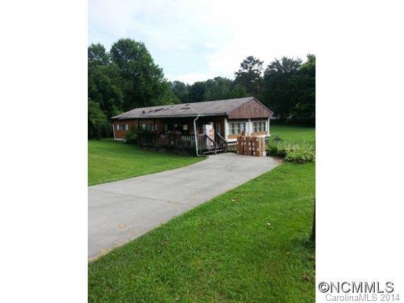 464 Carolina Circle, Hendersonville, NC 28792