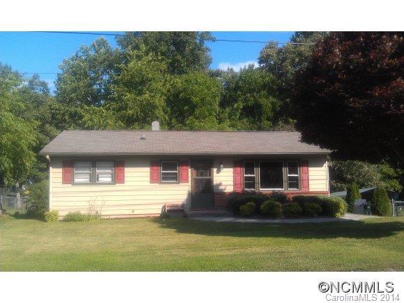 35 Edgewood Rd., Candler, NC 28715