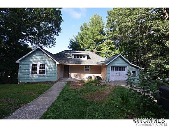 1429 Ridgecrest Drive, Hendersonville, NC 28792