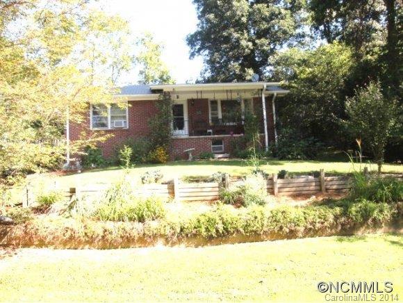 78 Rolling Oaks Dr., Hendersonville, NC 28971