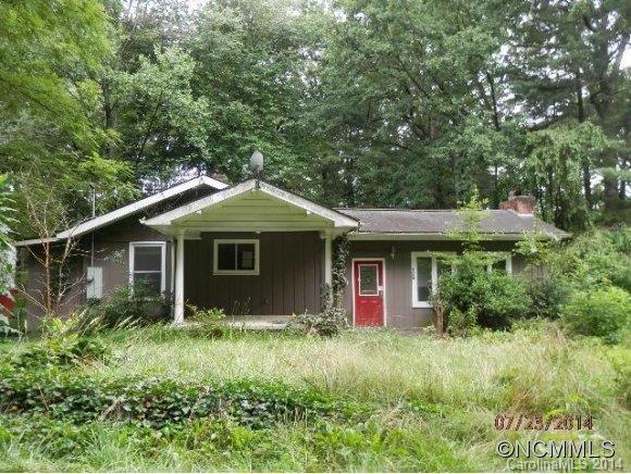 124 Half Circle Ln., Hendersonville, NC 28791