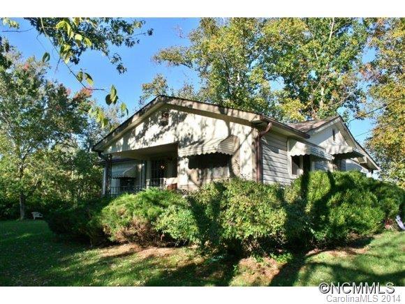 17 Robinwood Rd, Weaverville, NC 28787