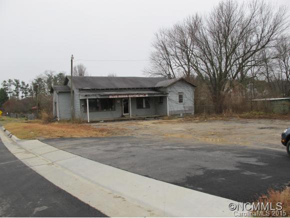 1022 Upward Rd., Flat Rock, NC 28731