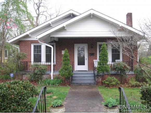 531 3rd Avenue W, Hendersonville, NC 28739