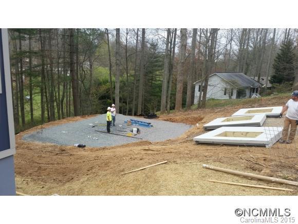 65 Honeysuckle Ln., Asheville, NC 28806