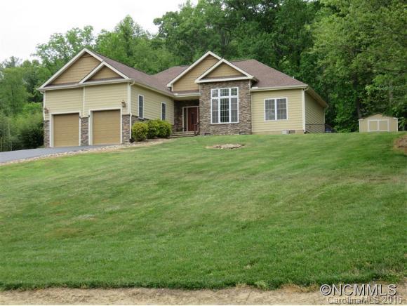 720 Lyndhurst Dr., Hendersonville, NC 28791