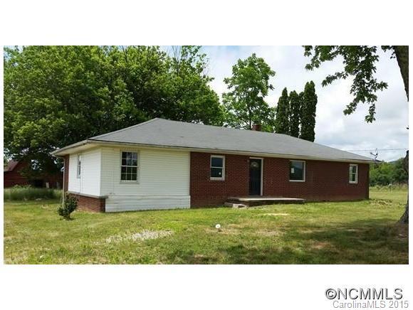 93 Laycock Rd., Hendersonville, NC 28792