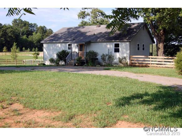 239 Gilbert Rd, Columbus, NC 28722