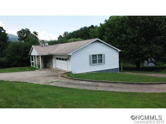107 Pensacola Rd, Burnsville, NC 28714