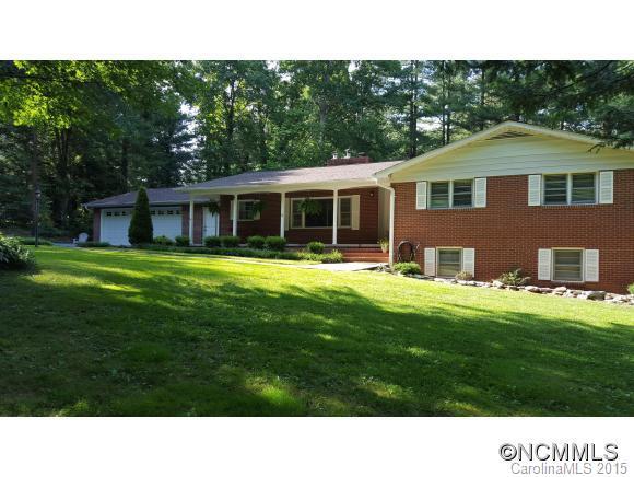 3070 Florida Dr, Hendersonville, NC 28792