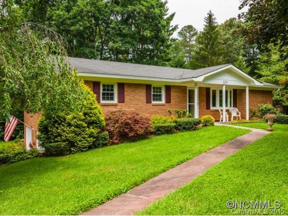 123 Castleton Lane, Hendersonville, NC 28791
